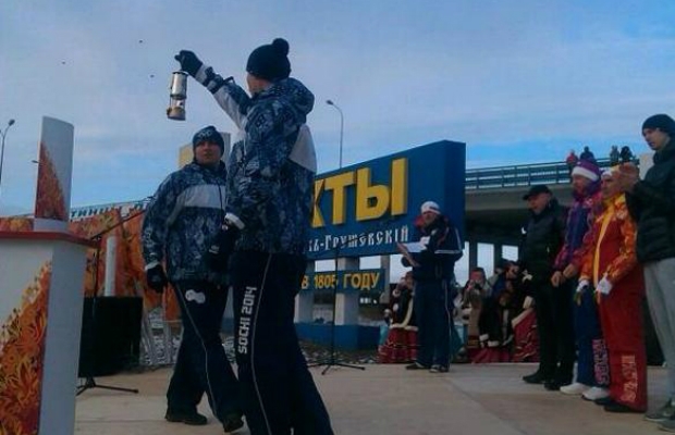 Олимпийский огонь продолжает путешествие по Ростовской области: эстафета прибыла в Шахты [фото, онлайн]